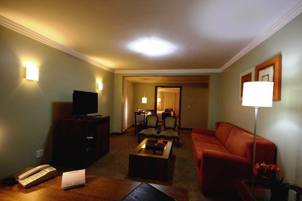Hotel Windsor Plaza Brasilia Camera foto A suite at the Sheraton Addis Ababa Hotel